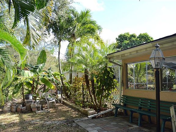 5th image of 54 Seminole Ct