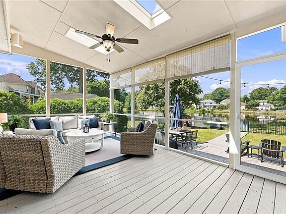 3rd image of 940 Sydenham Blvd