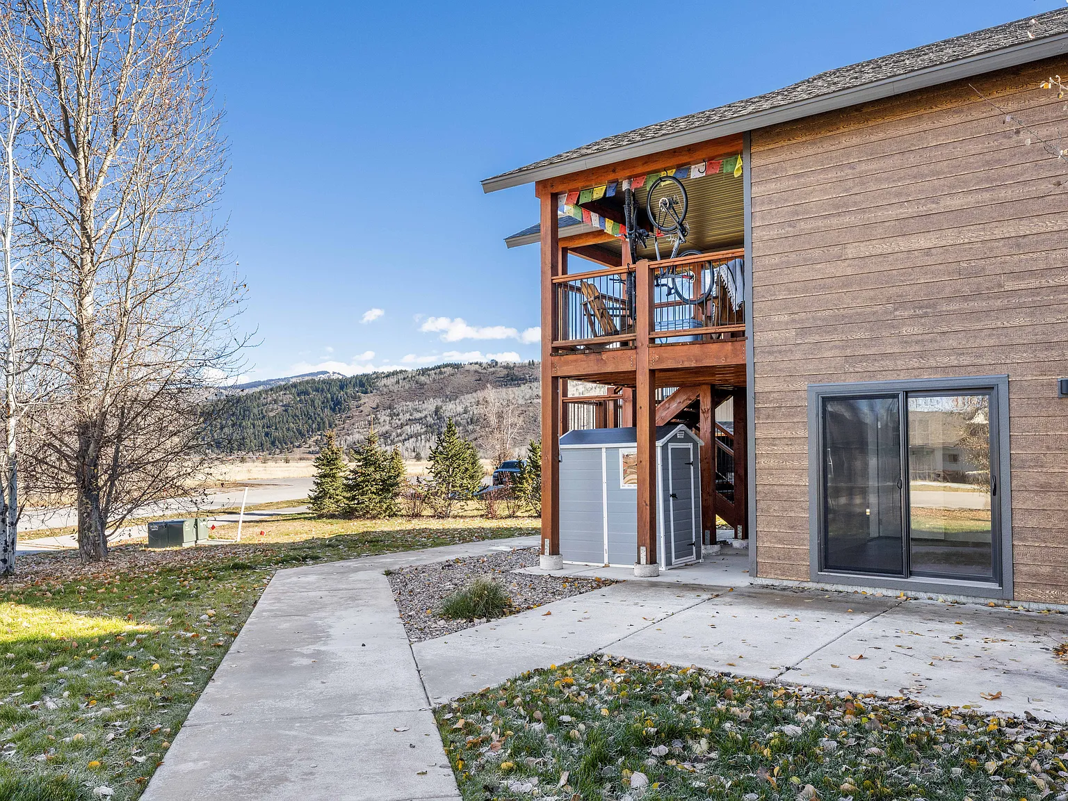 205 Lakewood Rd — Photo 1