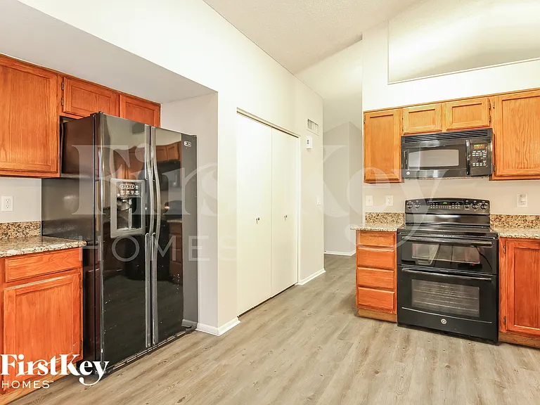 13269 N 56th Ave — Photo 8