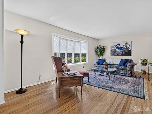 5th image of 4 Darby Rd