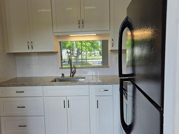 5th image of 3400 NW 48th Avenue #512