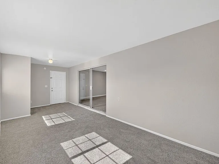 389 Summer Creek Ct — Photo 7