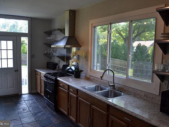 3rd image of 5707 Misty Dr