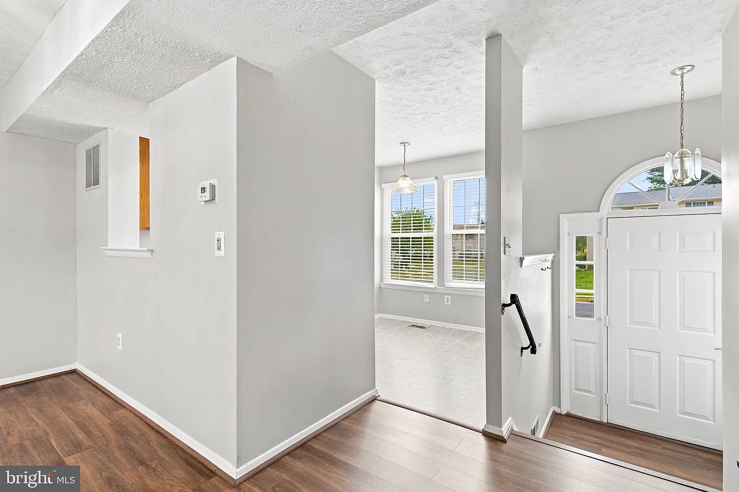 3 bed, 1974 sqft, $2,800 — Photo 1