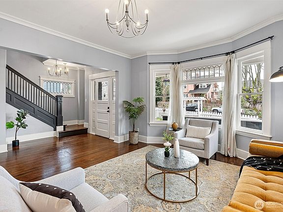 3rd image of 620 N Ainsworth Avenue