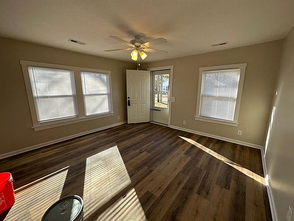3rd image of 611 Carver Ave
