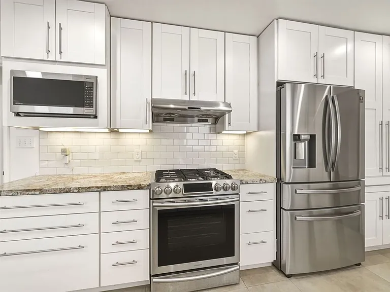 889 Embarcadero Rd — Photo 7