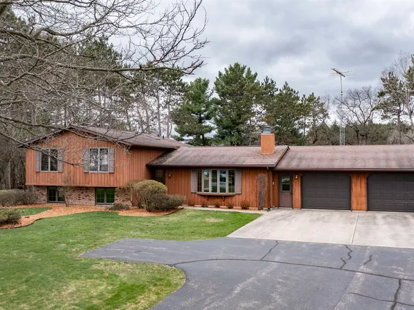 E2302 Barnhart Dr, Waupaca, WI 54981