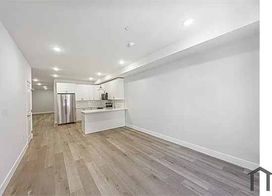 934 W Dauphin St #1