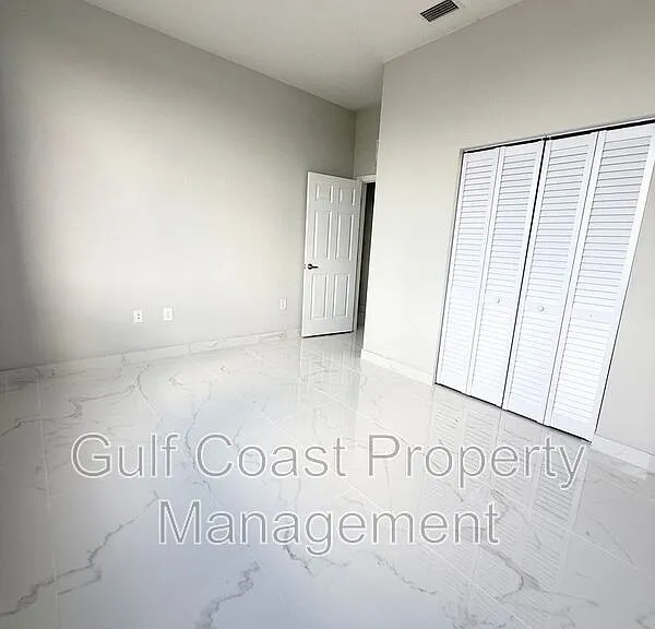 219 NW 23rd Ter — Photo 17