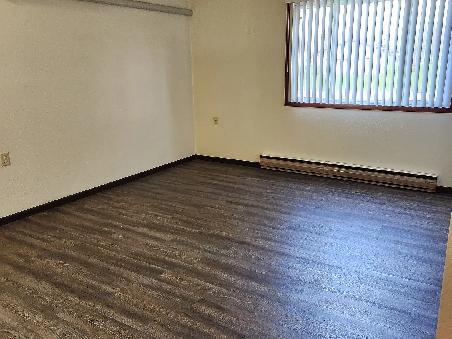 Hillview Apartments — Photo 4