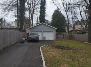 155 W 4th Ave, Roselle, NJ 07203