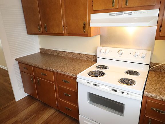 5th image of 49 S 21st St #246287594