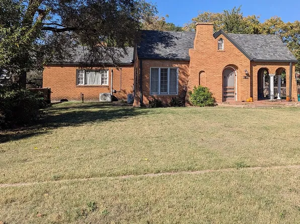 801 S Madden St, Shamrock, TX 79079