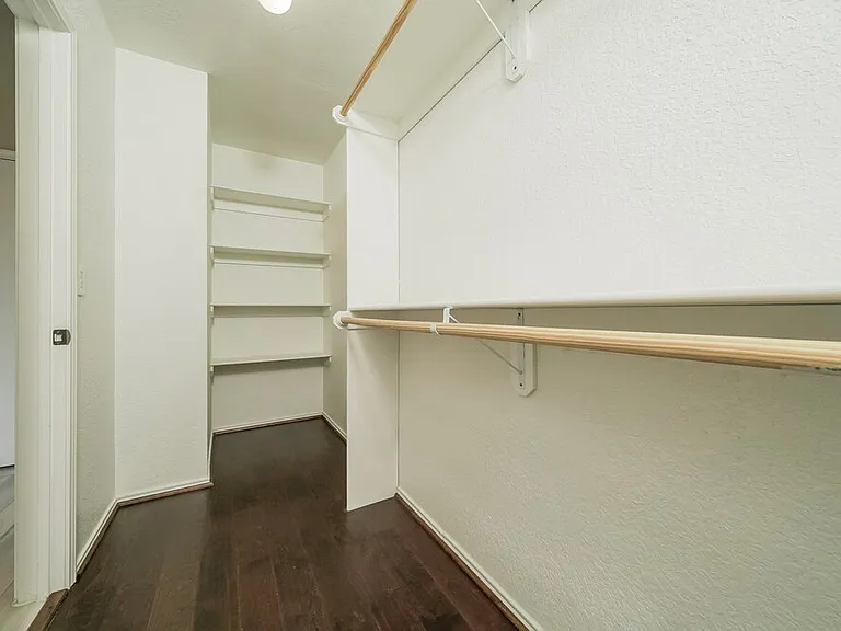 1005 Fort Apache Dr — Photo 16