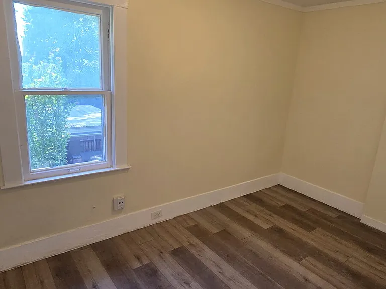 2407 Colburn Ave — Photo 9
