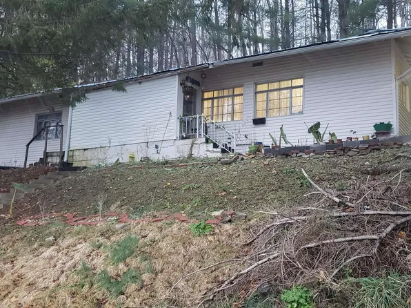 165 S High St, Philippi, WV 26416