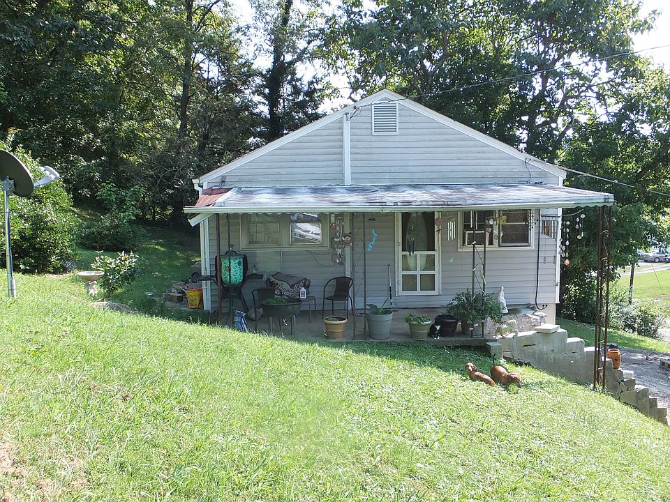 2nd image of 325 Lucy Rd