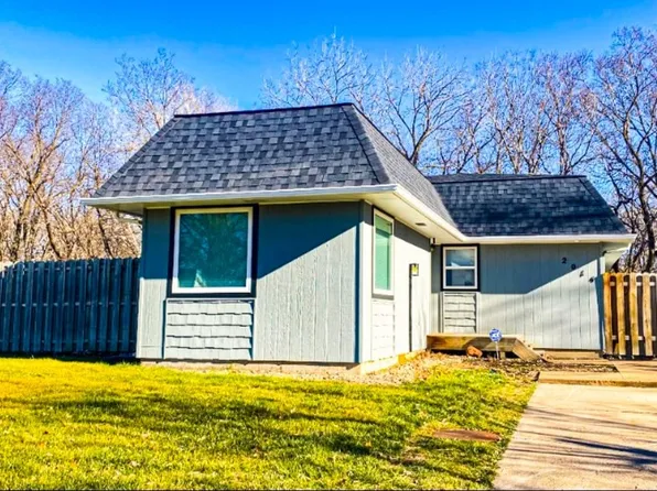 2014 Timber Creek Dr, Manhattan, KS 66502