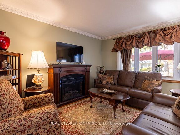 4th image of 153 Baffin Rd