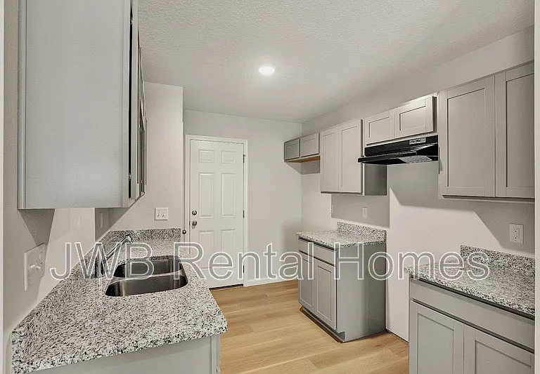 567 55th St E — Photo 2
