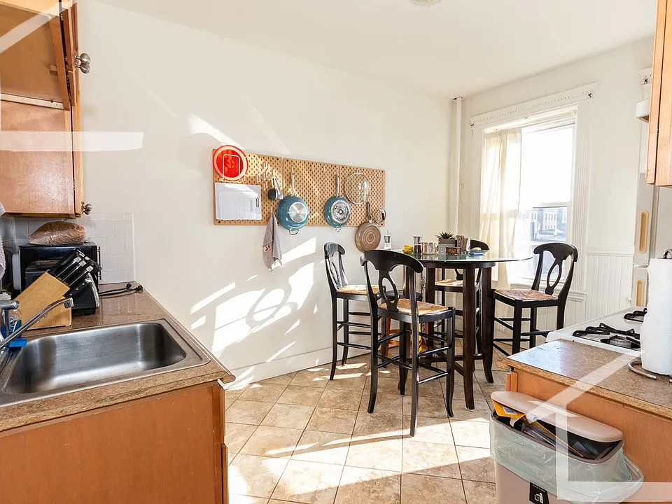 50 Brighton Ave #206