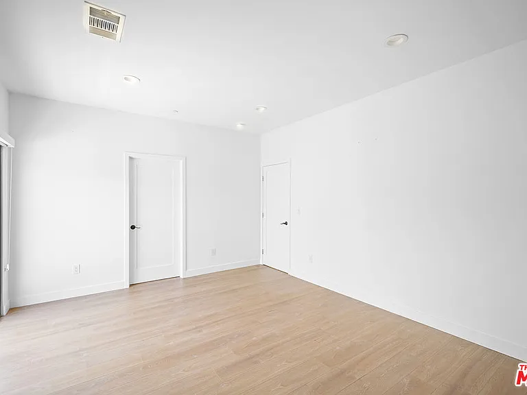 5826 Craner Ave #5826 — Photo 22
