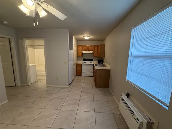 970 N Oakland Ave #15, Fayetteville, AR 72701