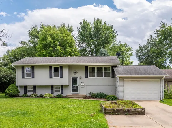 1025 Iowa St, La Porte City, IA 50651