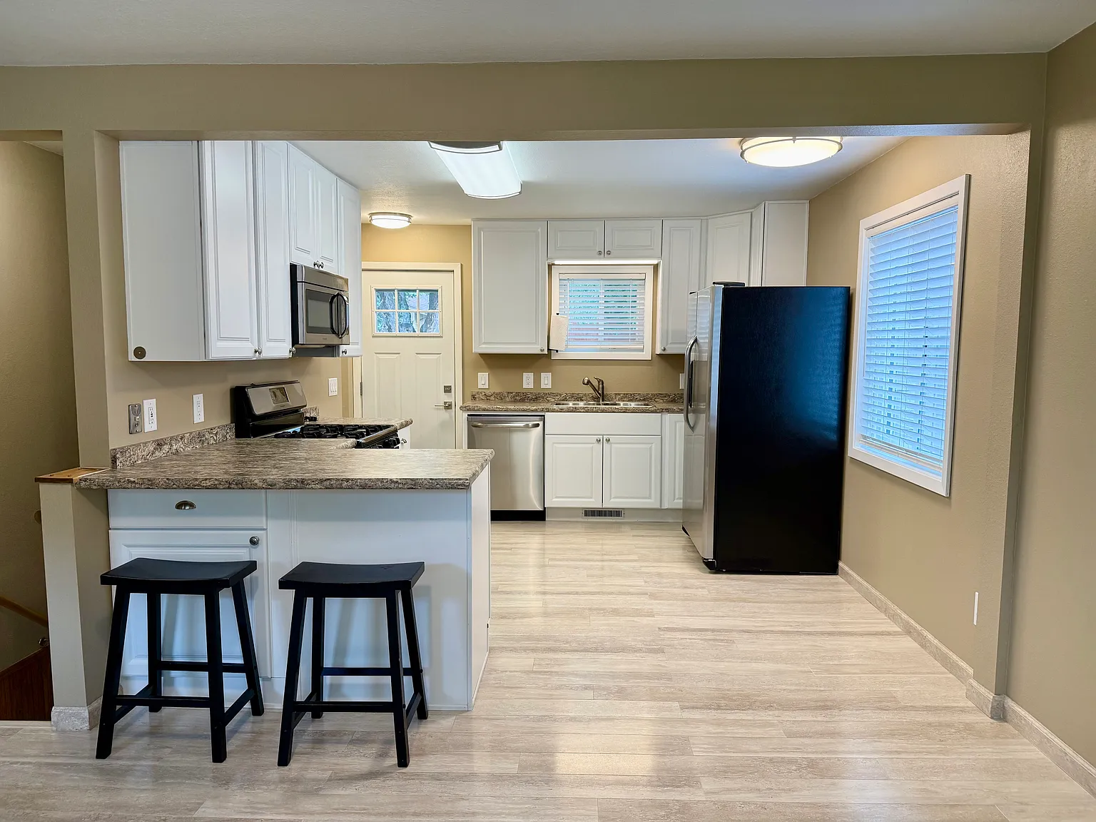 2 bed, 768 sqft, $1,550 — Photo 4