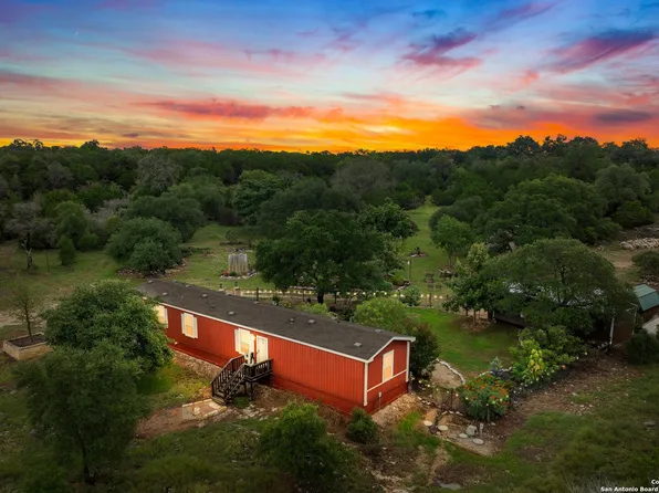 125 Teague, Kerrville, TX 78028