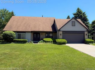 23010 Willowbrook Dr, Farmington Hills, MI 48335