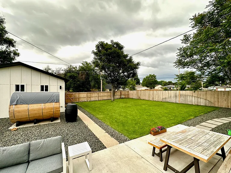 3430 Bellaire St — Photo 2