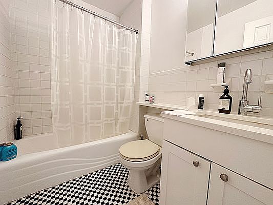4th image of 115 E 31st St #4B