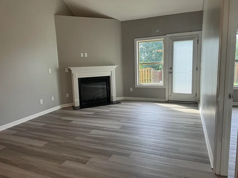 943 Erika Ln — Photo 10