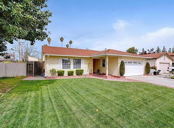 2nd image of 5565 Dunsburry Ct