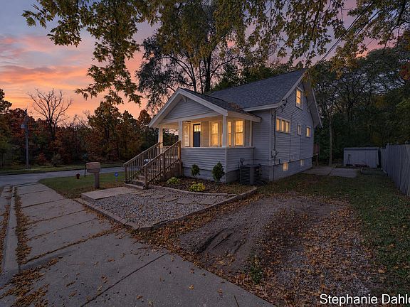 2nd image of 551 Alva St
