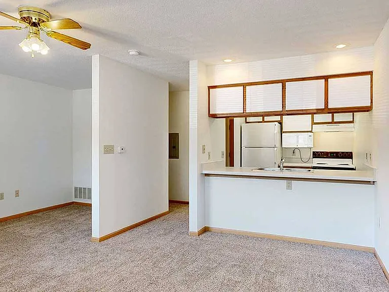 Highland View Apartments — Photo 60