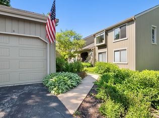 944 W Oak Hill Rd UNIT B, Lake Barrington, IL 60010