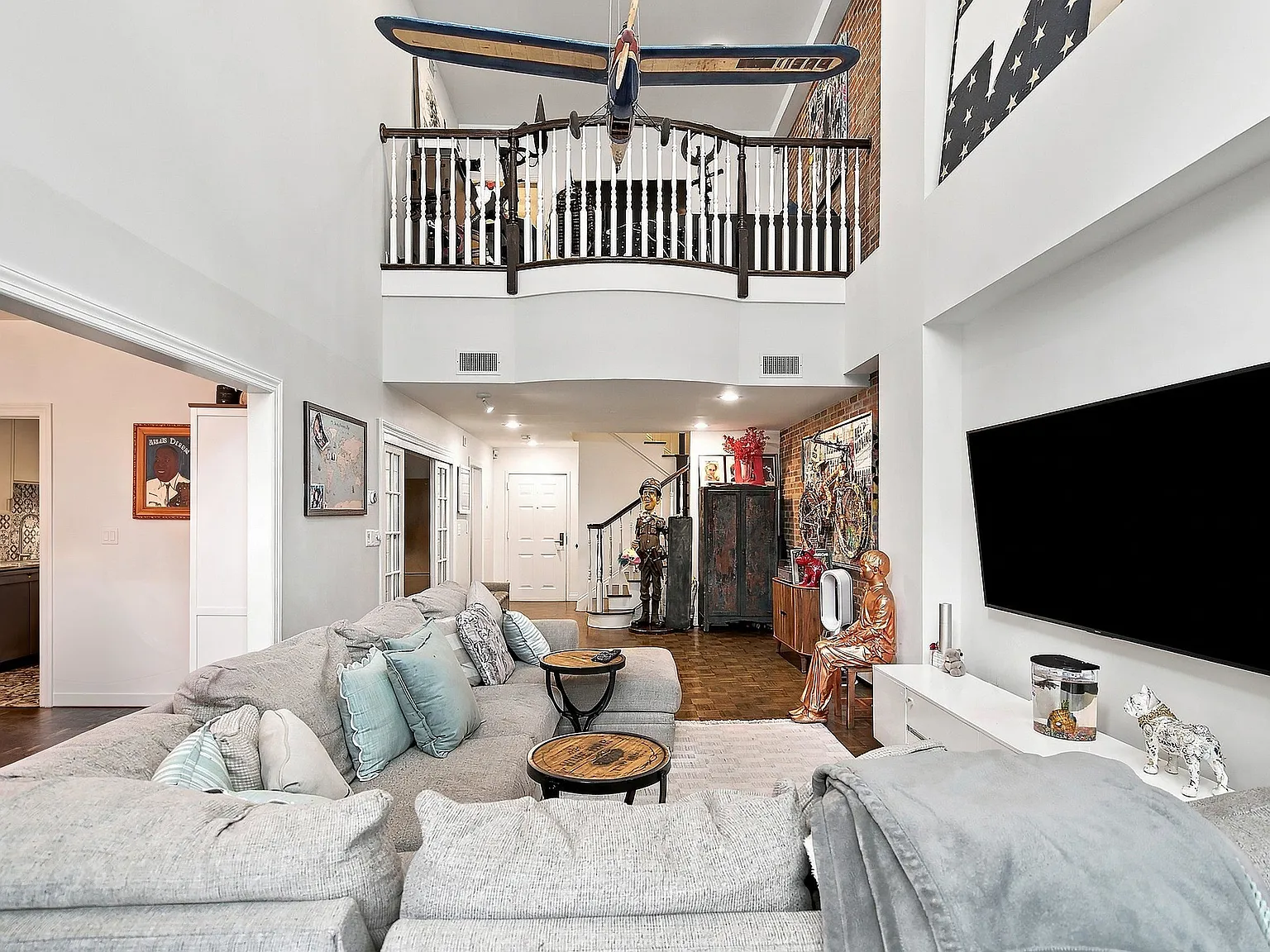 208 Shearwater Ct W — Photo 2