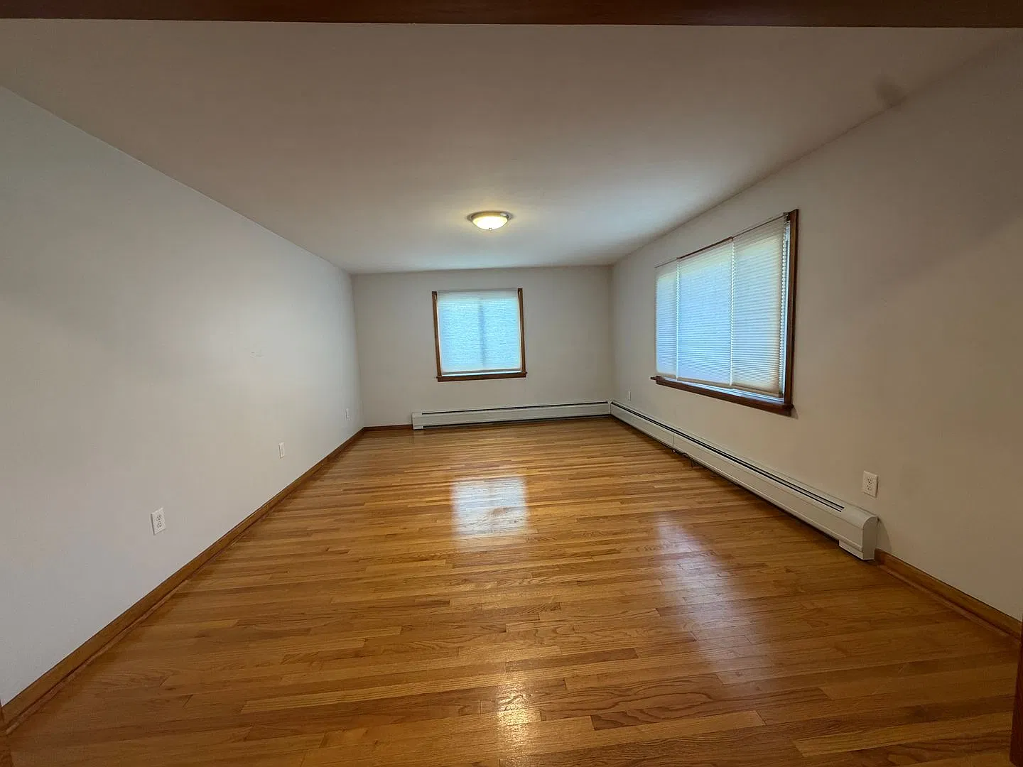 Beautiful 2-Bedroom Single Family Home — Photo 4