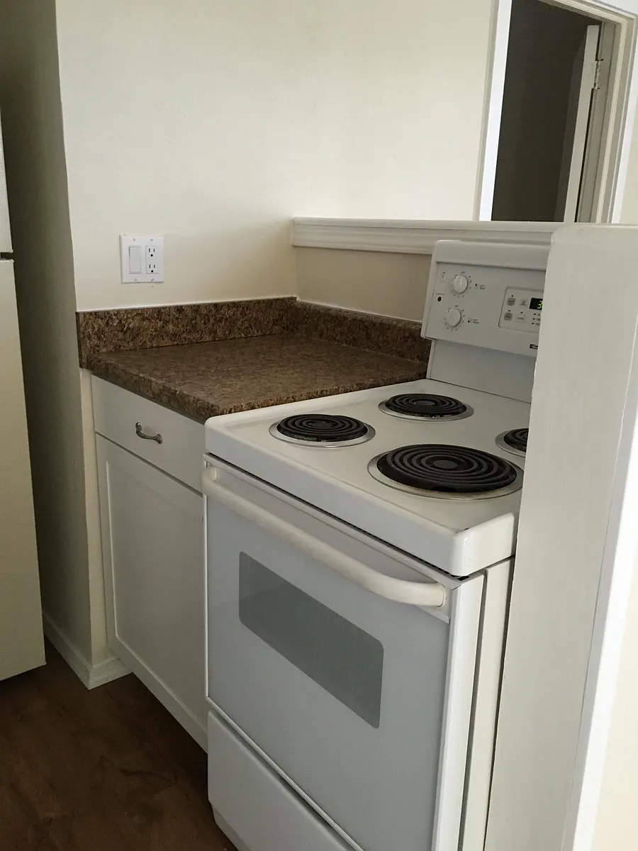 Building Photo - 431 Williams Ave N #1