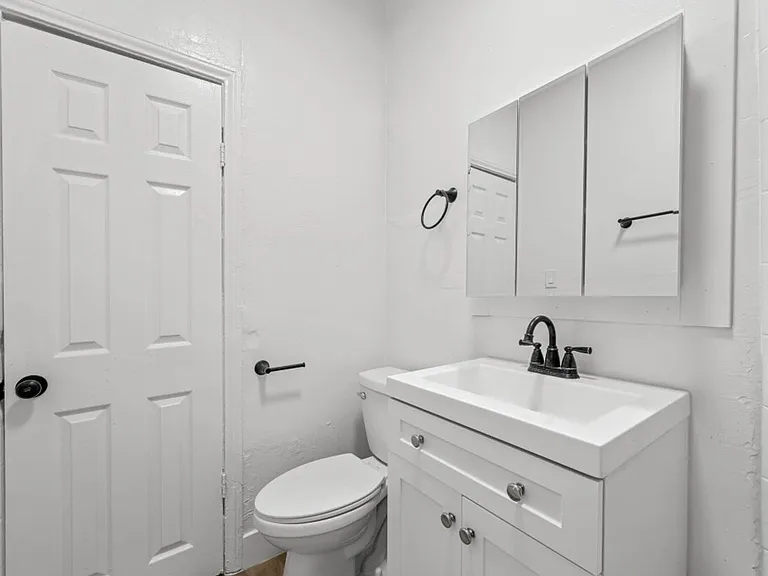 751 Normandie Ave #403 — Photo 12