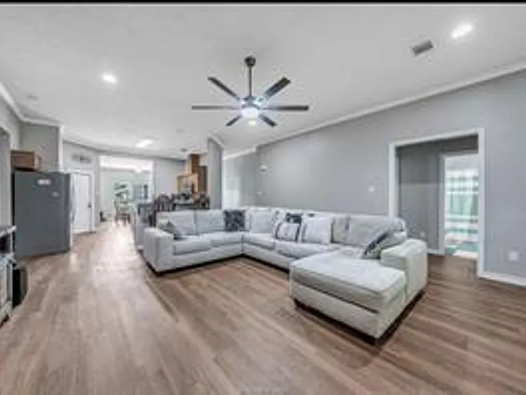 903 Whitewing Ln — Photo 2