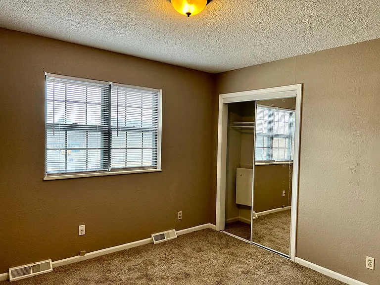 2342 S Crysler Ave — Photo 10