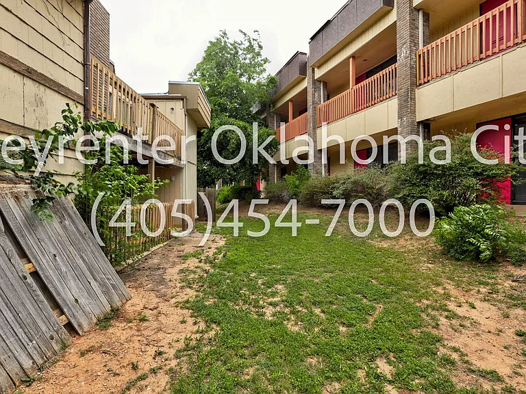 6554 N. Meridian Ave. Townhouse — Photo 39