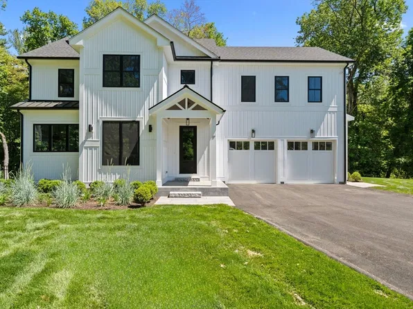 17 Upland Rd, Natick, MA 01760