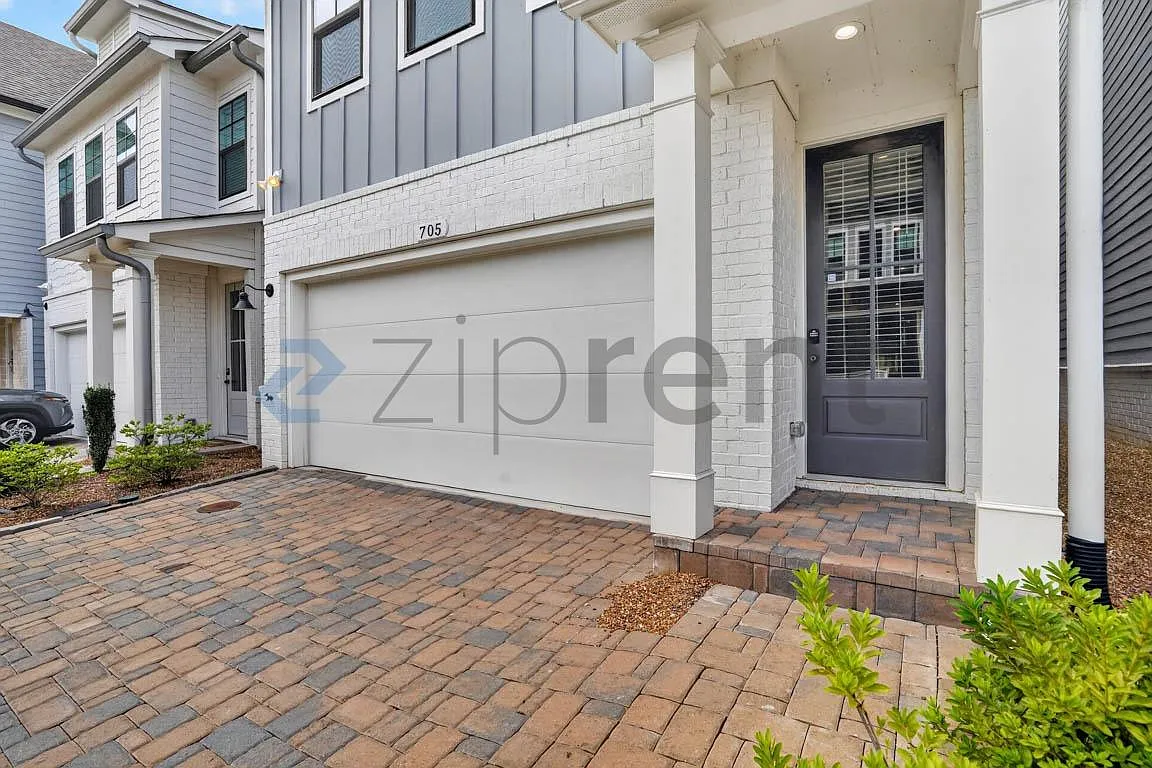 3 bed, 2.5 bath, 1817 sqft, $2,750 — Photo 2