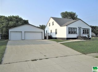 413 Oak St, Sheldon, IA 51201